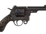 un gros plan d'un pistolet sur un fond blanc avec un fond blanc