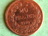 a close up of a penny on a table with a green background