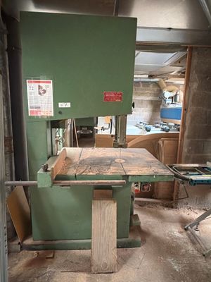 a machine that is sitting in the middle of a room