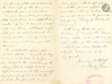 une vieille lettre manuscrite avec un timbre collé sur un morceau de papier