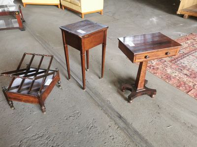 1 table guéridon en bois ouvrant en ceinture à 1 tiroir 1 pe…