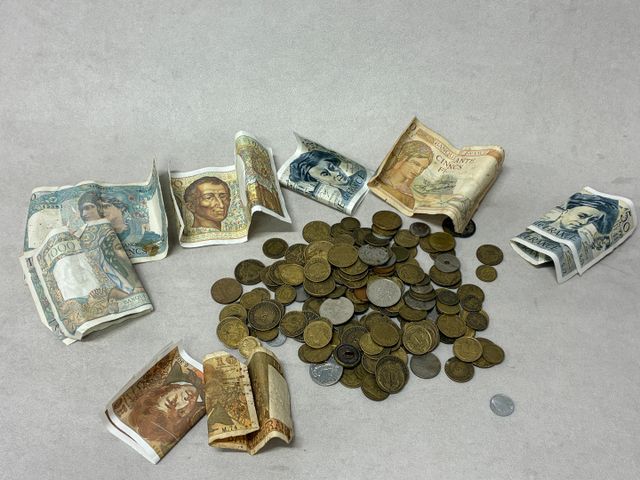 Lot de pièces de monnaie et billets de banque français démonétisé