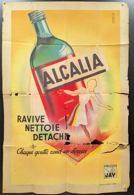 une vieille affiche représentant une femme tenant une bouteille d'alcool