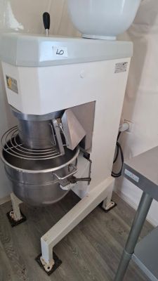 an image of a mixer with a bowl on top of it