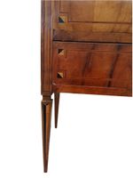 Petite commode en bois de placage, ouvrant à deux tiroirs, à… (photo 2)