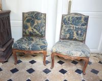 PAIRE DE CHAISES en chêne mouluré et sculpté à dossier plat …