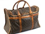 une image d'un sac Louis Vuitton sur fond blanc