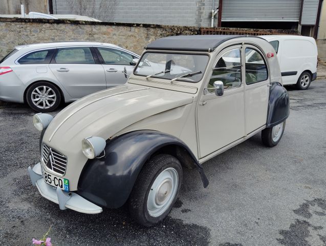 Véhicule particulier CITROEN 2cv immatriculée CD-185-CQ, 1ère mis...