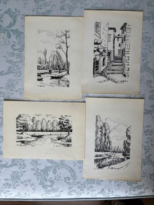 trois dessins en noir et blanc sur un papier peint bleu et blanc
