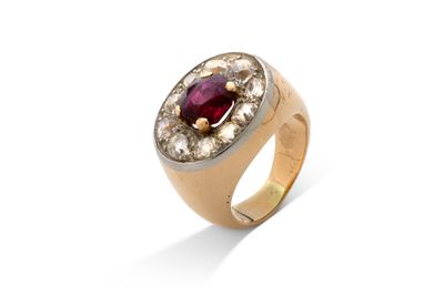 Bague ovale en rubis et diamants