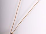 un collier en or orné d'un pendentif composé d'une perle et d'un diamant