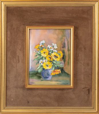 une peinture à l'huile représentant des tournesols et des marguerites dans un vase bleu