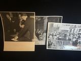 plusieurs vieilles photos en noir et blanc montrant un homme en train de signer un document