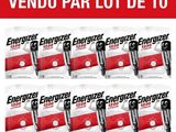 paquet de dix piles Energizer sur fond blanc