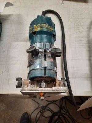 a picture of a router that is being used to cut a piece of wood