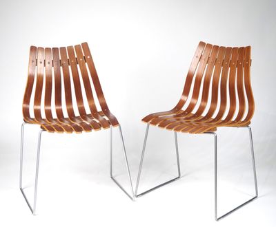Hans Brattrud Paire de chaises scandinaves en bois et métal