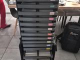 une photo d'une commode dans une pièce
