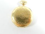 une image d'une montre à gousset en or sur fond blanc