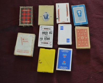 Lot de10 jeux publicitaires de 52 cartes (non recomptés)dont…