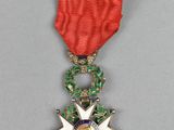 Gros plan sur une médaille portant une étoile