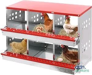 trois étagères sur lesquelles sont posés des poulets