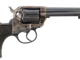 gros plan d'un revolver sur fond blanc