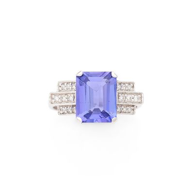 une bague en tanzanite et diamants