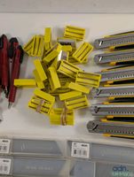 Lot de 260 lames de cutter, 15 cutters, 4 grattoirs à joints… (photo 3)