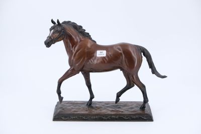 figurine représentant un cheval, avec une étiquette sur le front