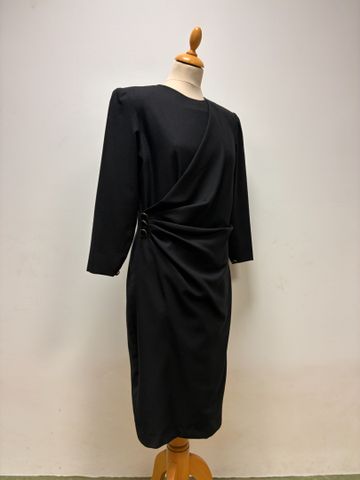 HANAÉ MORI Paris – Robe longue noir, effet plissé sur la taille à...