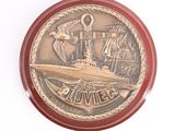 une image représentant une pièce de monnaie en bronze sur laquelle figure un bateau