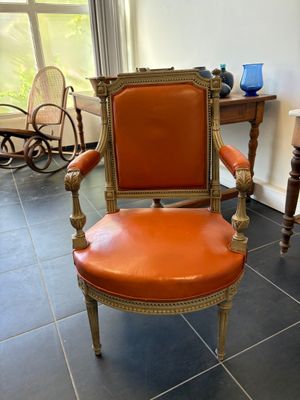 a chair that is sitting in the middle of a room