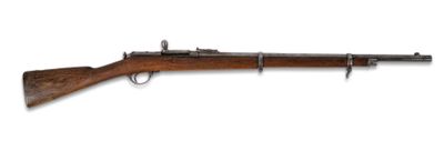 un fusil avec un canon en bois sur fond blanc