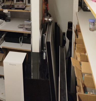 Présentoir pour lisseur GHD, 4 poteaux pour barrière ruban, …