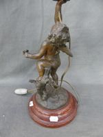 Pied de lampe en régule de forme angelot sur socle en marbre… (photo 3)