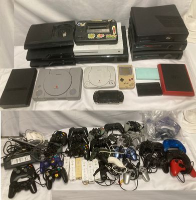 "JEUX VIDÉO – GROS LOT DE CONSOLES, MANETTES ET ACCESSOIRES … - Photo 1