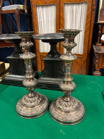 Paire de flambeaux en métal argenté, 20e