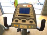 a machine that is sitting on the floor in the room