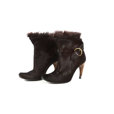 CHARLES JOURDAN : Paire de bottines en cuir de poulain brun,…