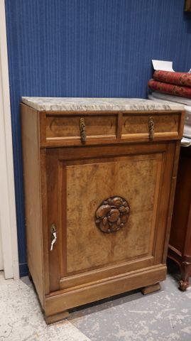Confiturier vers 1930 (multiple essences de bois) dessus marbre. ...