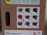 packaging of a box with a picture of a helmet on top of it