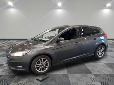La Ford Focus 2013 est exposée dans un showroom