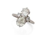 une bague à trois pierres en diamant