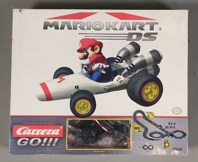 CARRERA. Circuit de course téléguidé Mario Kart, dans son co… - Photo 1