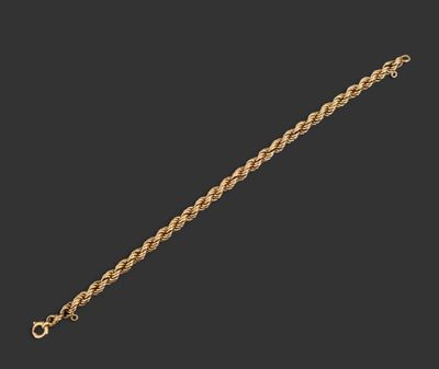 un bracelet en or 18 carats au motif de corde torsadée