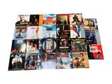 beaucoup de films qui sont sur la table
