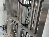 une image d'une machine qui se trouve dans une pièce
