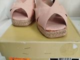 brand new women ' s pink sued wedged sandals size 9 5