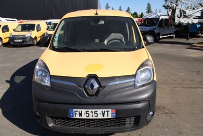 une camionnette jaune et noire garée sur un parking