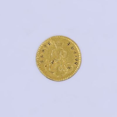 une image d'une pièce d'or sur une surface blanche